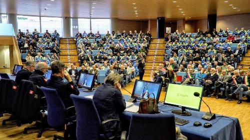 La sala gremita a Udine